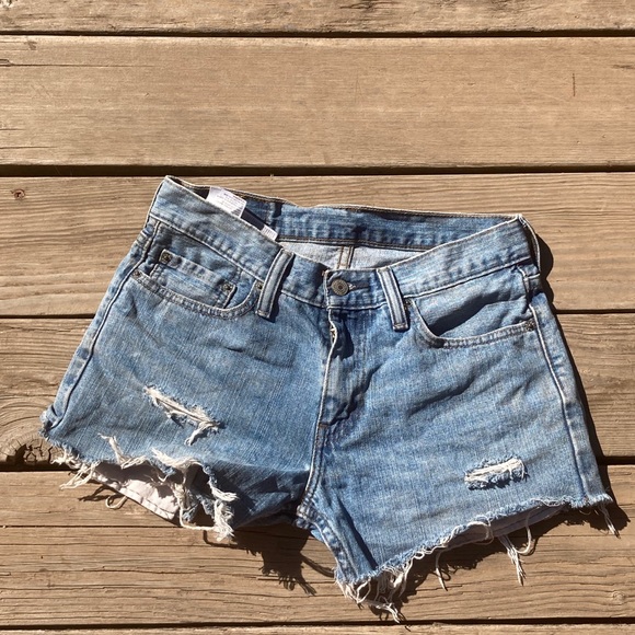 Levi’s cut off jean shorts - Picture 2 of 5